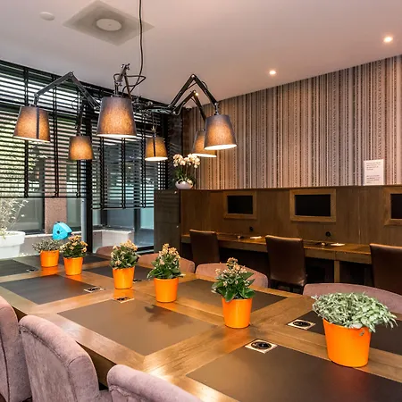 Xo Park West Hotell 4*