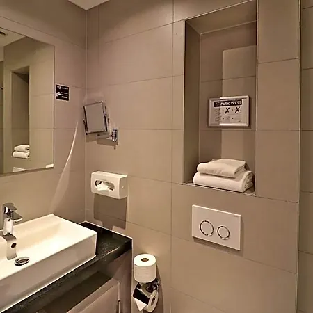 Xo Park West Hotell 4*