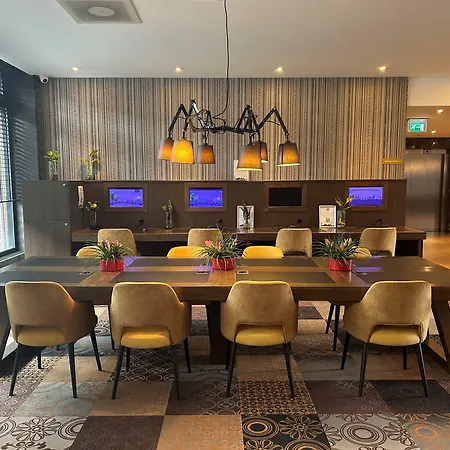 Xo Park West Hotell 4*