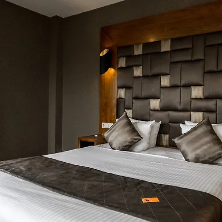 Xo Park West Hotell 4*